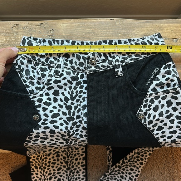 Western Ethics Black and White Print Jean with silver conchos - Picture 5 of 6